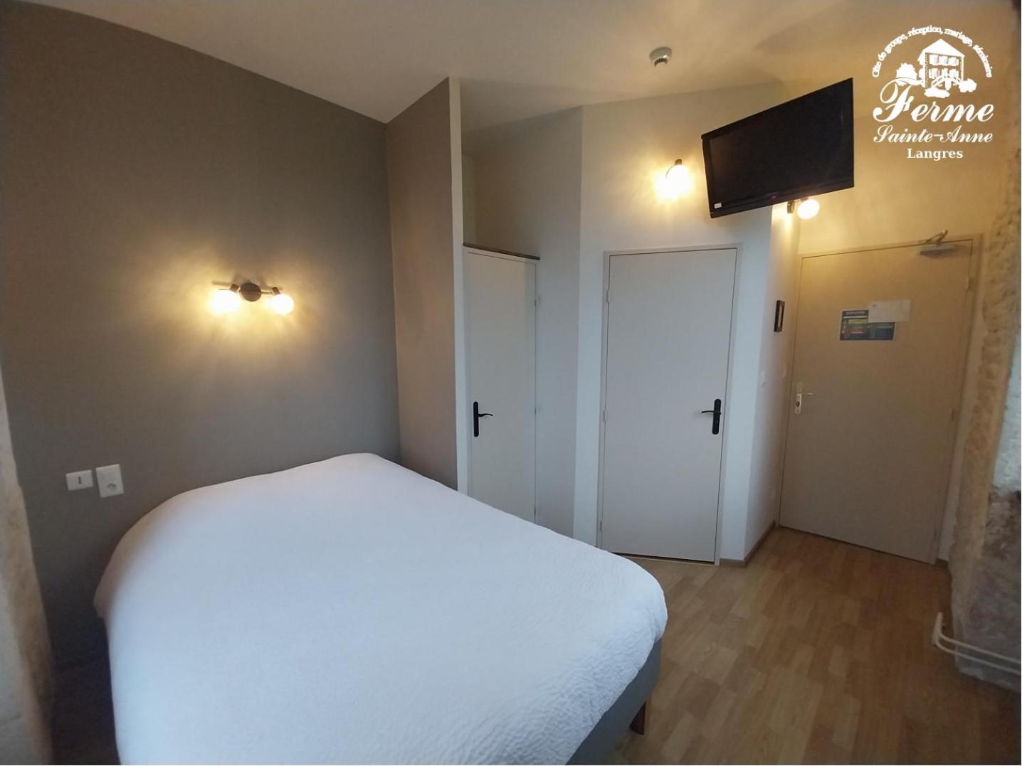 Domaine Ferme Sainte Anne Hotel Лангр Екстериор снимка